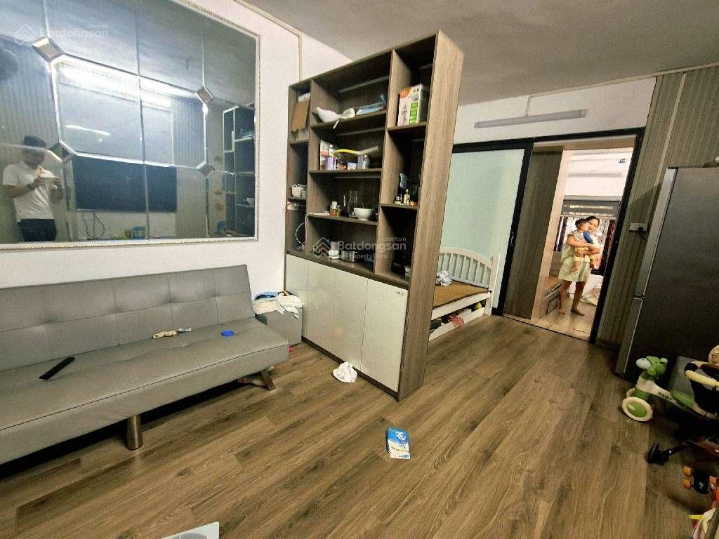 3,25 tỷ căn góc tầng hai 19m2 sổ đỏ (thực tế sử dụng 55m2) 2 pn thoáng phố thái thịnh, đống đa