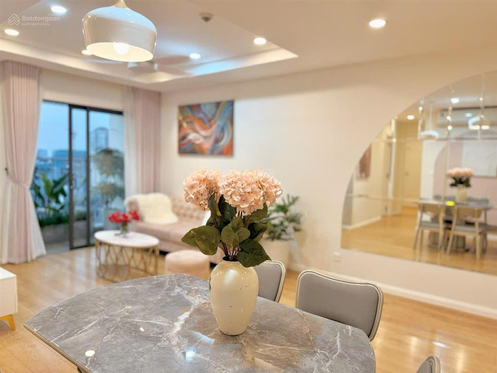 Bán căn hộ 2 phòng ngủ giá tốt nhất khu ngoại giao đoàn