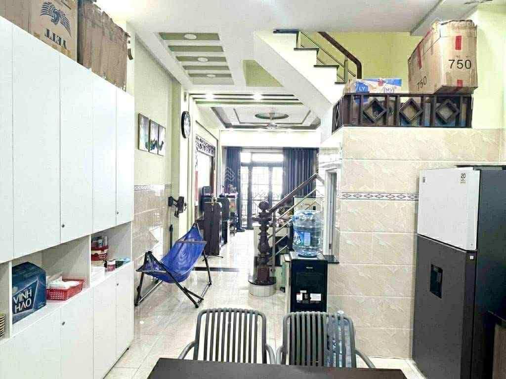 Tôi cần bán nhà hxh 79 lê hoàng phái 52m2 ngang 4.1m 1 trệt 2 lầu nhỉnh 6 tỷ p.17 gò vấp.