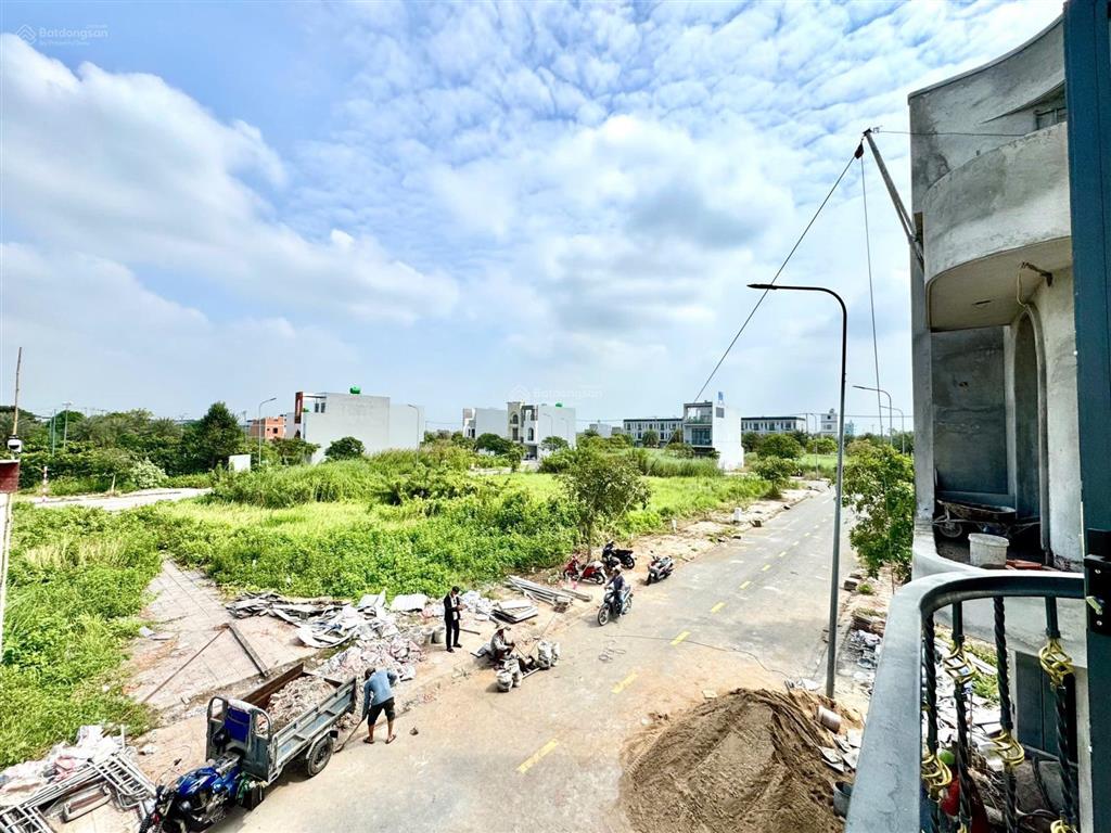 Căn góc 2 mặt tiền kđt the sol city vị trí đẹp 4,8ty 1trệt 2lầu 80m 4pn 4wc 1thờ 0936/639/960