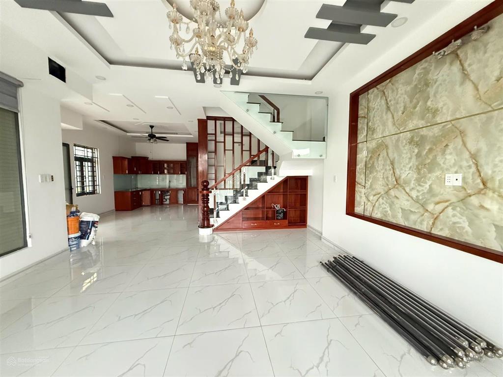 Biệt thự ngộp five star eco city (kđt 5 sao 2) 9x16m 4pn 5wc 1thờ 0936 639 *** nằm ngay đầu cổng