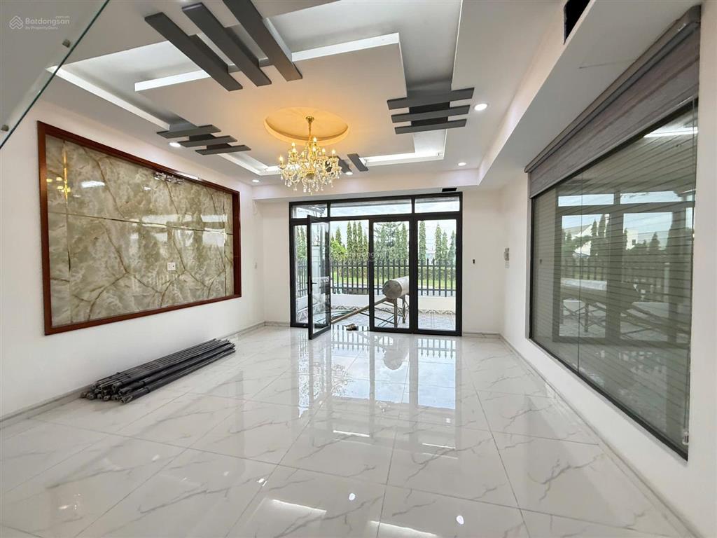 Biệt thự ngộp five star eco city (kđt 5 sao 2) 9x16m 4pn 5wc 1thờ 0936 639 *** nằm ngay đầu cổng