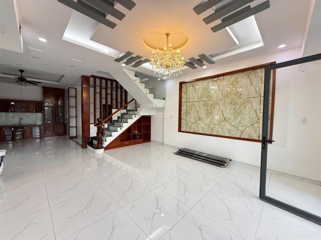 Biệt thự ngộp five star eco city (kđt 5 sao 2) 9x16m 4pn 5wc 1thờ 0936 639 *** nằm ngay đầu cổng