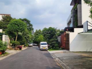 Bán lô góc 2 mặt tiền kdc huy hoàng xd hầm,6 tầng dt10x20 cn196.9m giá 215tr/m2