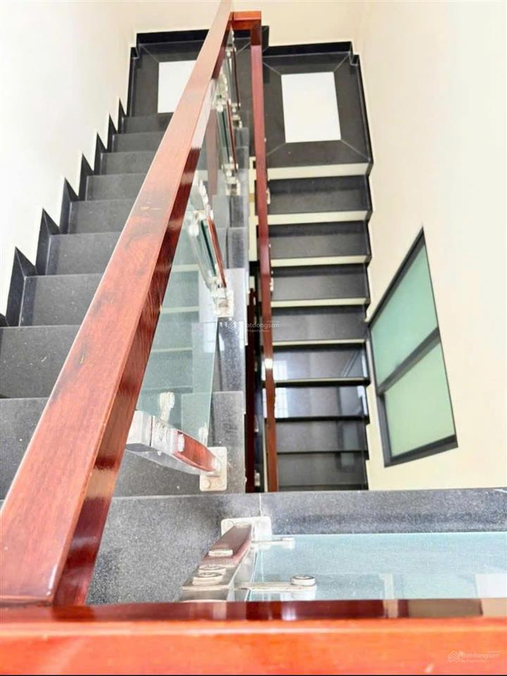 Bán nhà(hót)3tầngdt70m23pnôtô đậu cửavĩnh hoànha trangchỉ 4ty5