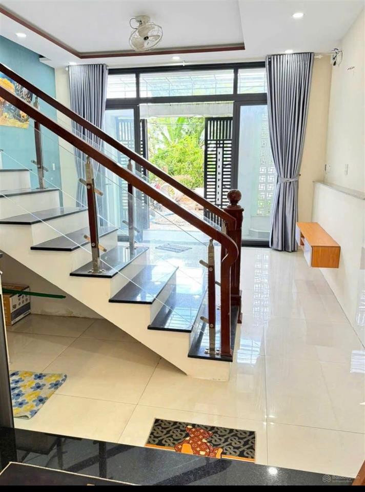 Bán nhà(hót)3tầngdt70m23pnôtô đậu cửavĩnh hoànha trangchỉ 4ty5