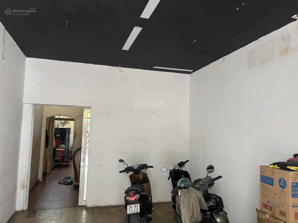 Bán nhà mặt tiền nguyễn trãi, phường 7, quận 5, 4x14m, 3 tầng. mái bằng