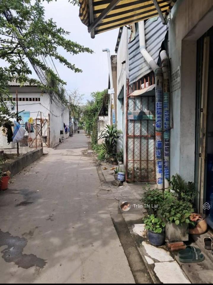 Chủ cần bán gấp dãy trọ tân uyên 8p + 1 kiot dt 179m2 cách chợ khánh long 5p sổ sẵn full thổ cư