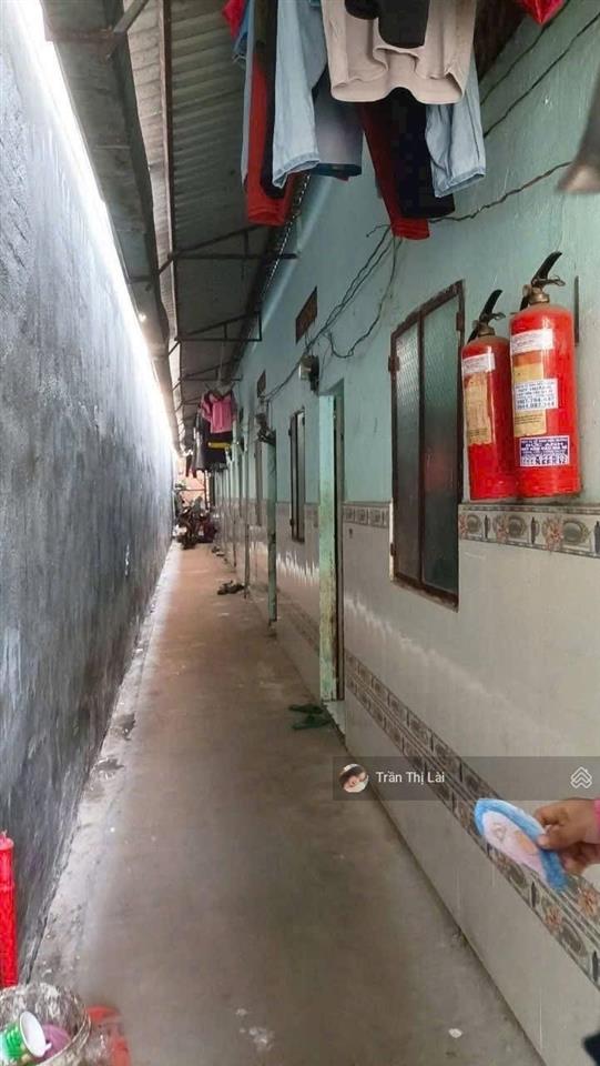 Chủ cần bán gấp dãy trọ tân uyên 8p + 1 kiot dt 179m2 cách chợ khánh long 5p sổ sẵn full thổ cư