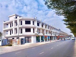 Chưa bao giời có tiền lệ mua shophouse được tặng xe ô tô