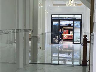 Nhà mới xây xe hơi ngủ trong nhà trung tâm quận 08