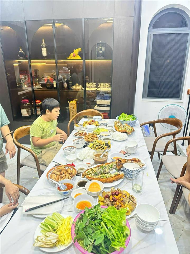 Siêu phẩm nhà đẹp full nội thất ngang 5,5m nở hậu ngay chợ đình phong phú dt 85,07m giá tốt 10 tỉ