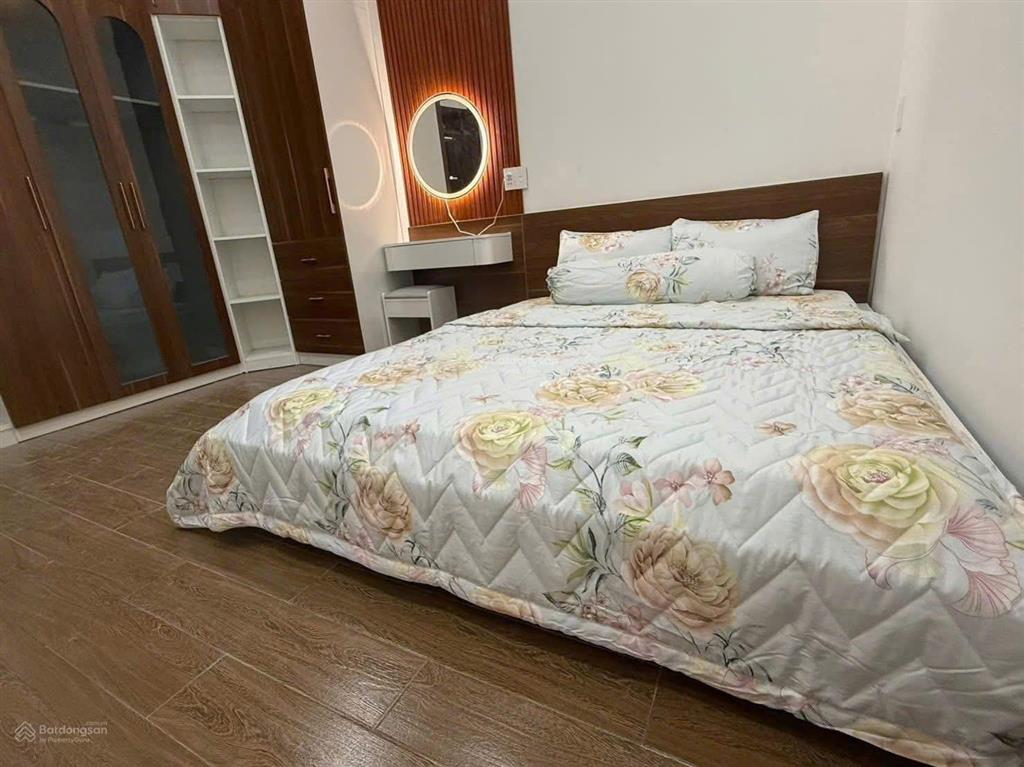 Nhà 1 trệt 1 lầu gần chợ, 70m² chỉ 2 tỷ 5  sổ riêng