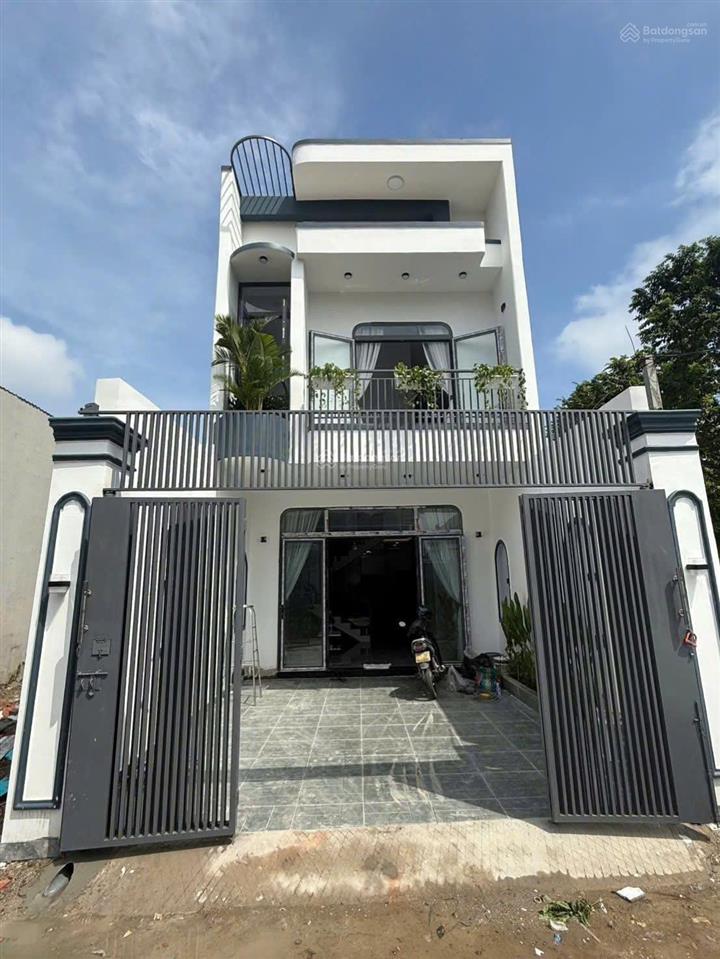 Nhà 1 trệt 1 lầu gần chợ, 70m² chỉ 2 tỷ 5  sổ riêng