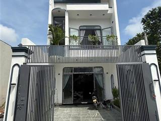 Nhà 1 trệt 1 lầu gần chợ, 70m² chỉ 2 tỷ 5  sổ riêng