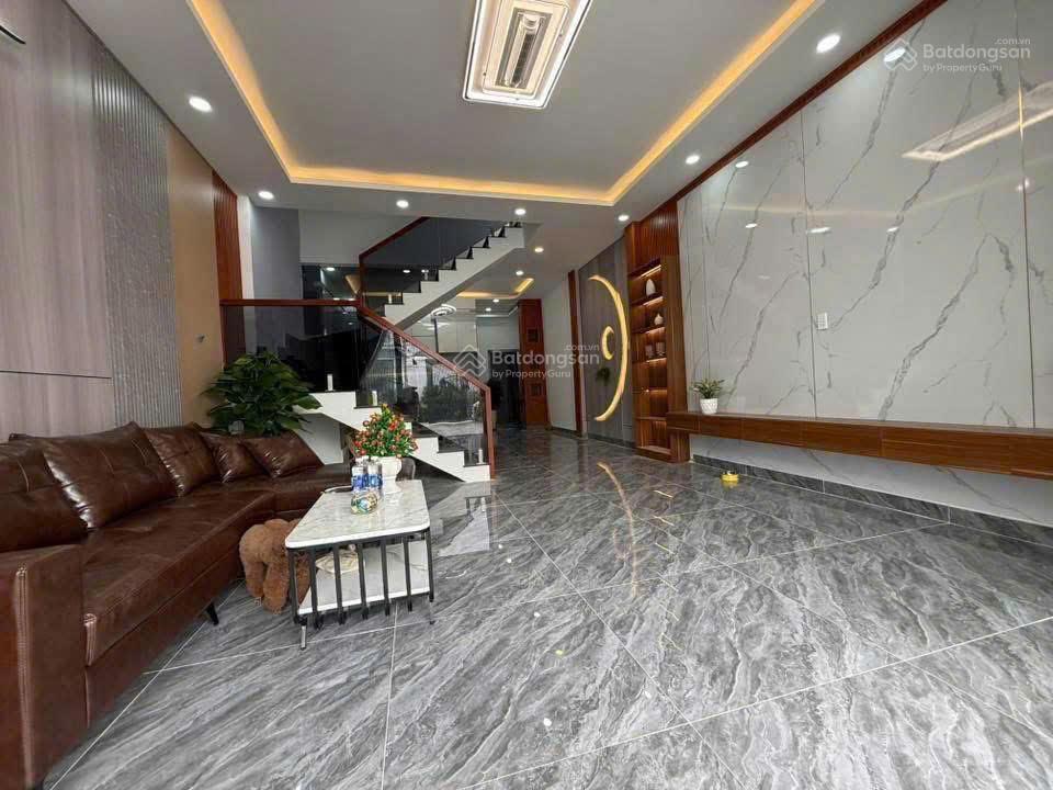 Nhà 1 trệt 1 lầu gần chợ, 70m² chỉ 2 tỷ 5  sổ riêng