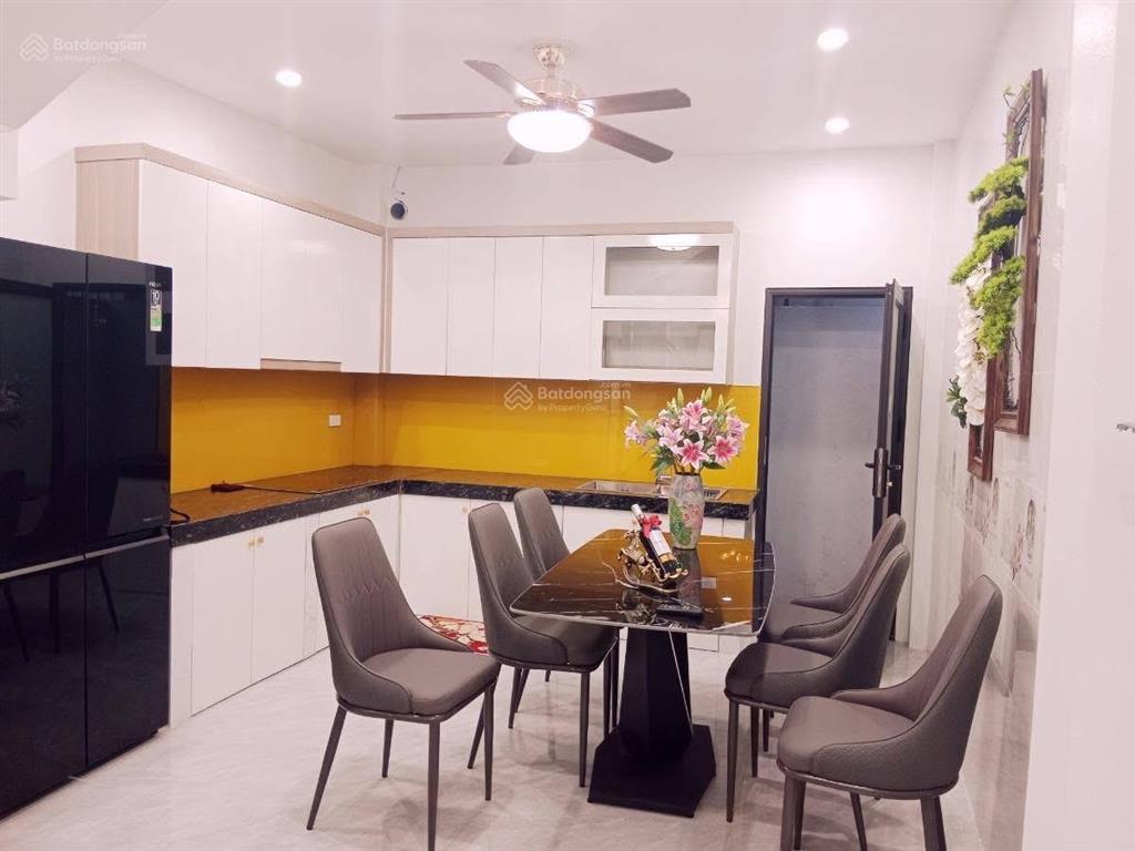 Bán gấp, giá rẻ nhà phố thái thịnh, đống đa, ngõ to như phố, gần ô tô, lô góc 3 thoáng, 45m2 6tầng