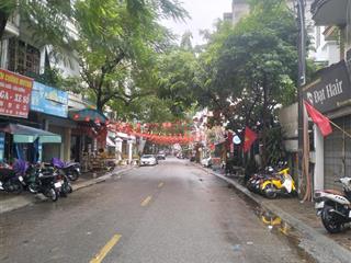 Cần bán nhanh nhà mặt phố ái mộ , kinh doanh , vỉa hè. diện tích  66m2 , mt  4.5m.