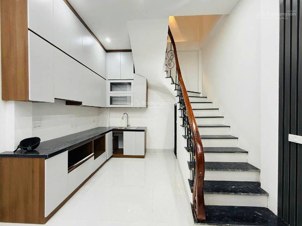 Bán nhà ngọc khánh 36,8m 5 tầng mt 3,5m sđcc giá 7,76 tỷ có thương lượng  0936 002 ***