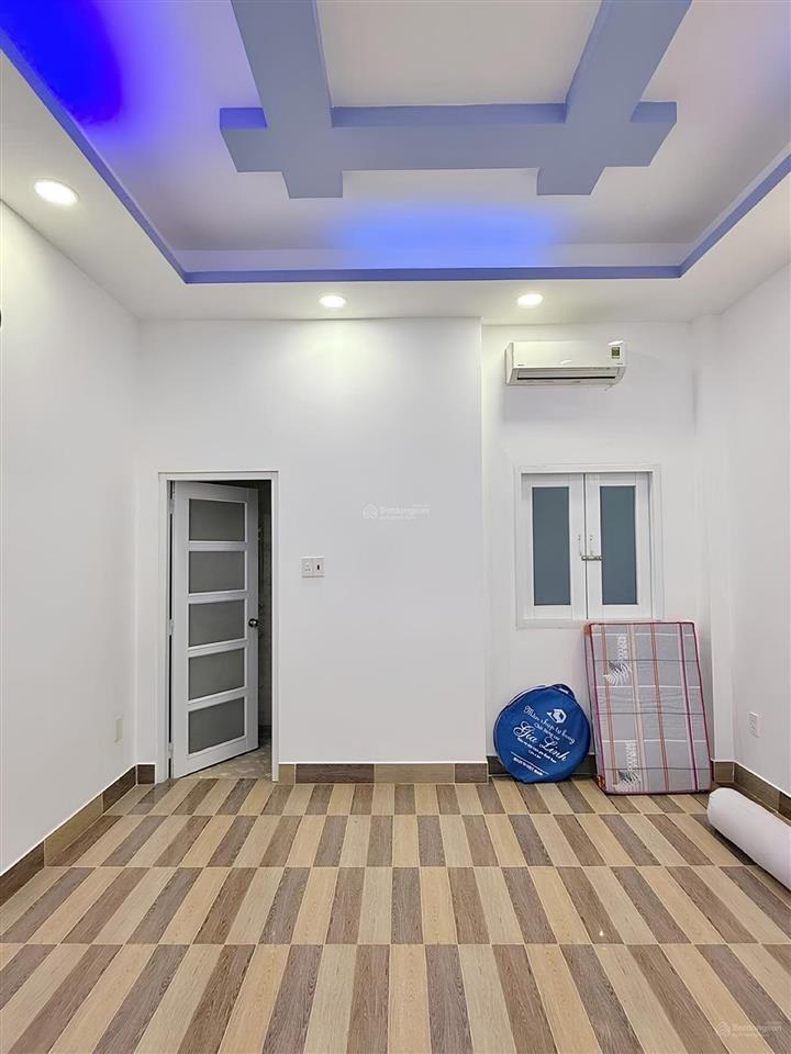 Đường 6m  nhà đúc 3 tầng  dt ngang 4x15 (60m2)  cạnh ngã tư bốn xã gò xoài