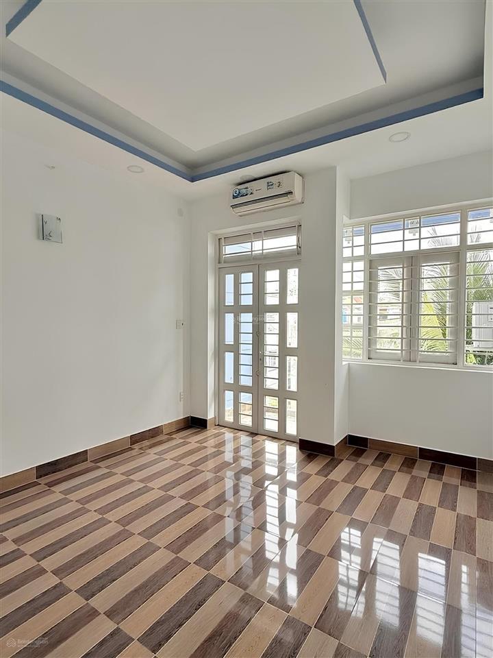 Đường 6m  nhà đúc 3 tầng  dt ngang 4x15 (60m2)  cạnh ngã tư bốn xã gò xoài