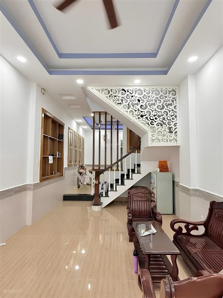 Đường 6m  nhà đúc 3 tầng  dt ngang 4x15 (60m2)  cạnh ngã tư bốn xã gò xoài