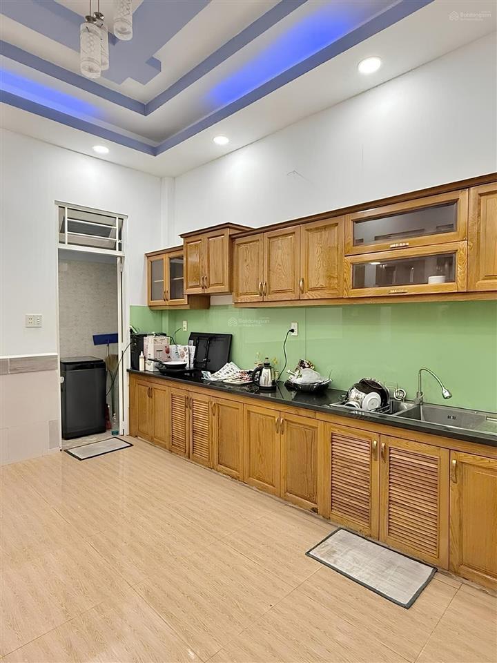 Đường 6m  nhà đúc 3 tầng  dt ngang 4x15 (60m2)  cạnh ngã tư bốn xã gò xoài