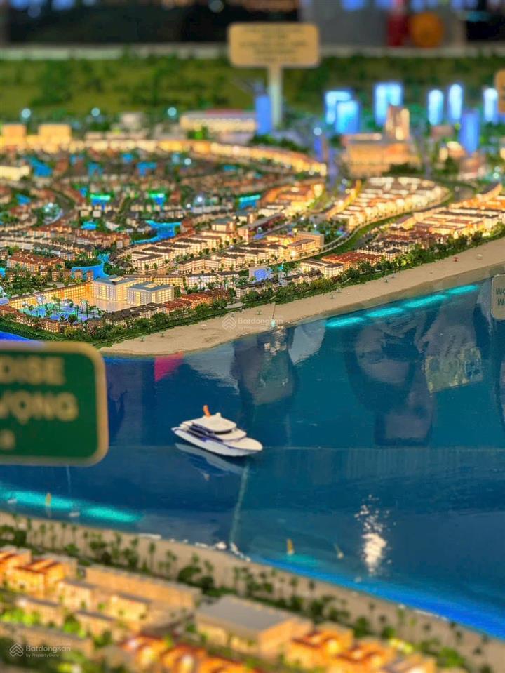 Cơ hội hiếm! nhà phố căn góc 152.6m²  vị trí trung tâm, giá tốt nhất từ cđt