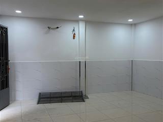 Cho thuê nhà quận 3, 1 trệt 1 lầu có máy lạnh, ngang 7m dài 3m, giá 12 triệu/th