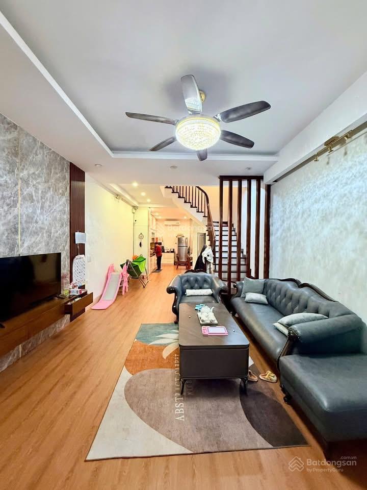 Gần ô tô tránh phố kim ngưu, phân lô, thang máy, ngõ nông thông kinh doanh tốt, sđđc 52m2*5t