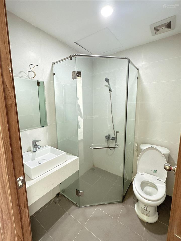 Chủ bán gấp căn hộ goldora plaza, giá 1ty990 , 74m2, 2pn, 2wc, view đẹp