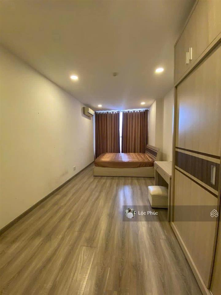 Chủ bán gấp căn hộ riva park, giá 1 tỷ 990, 68m2, 2pn, 2wc, q4, hcm