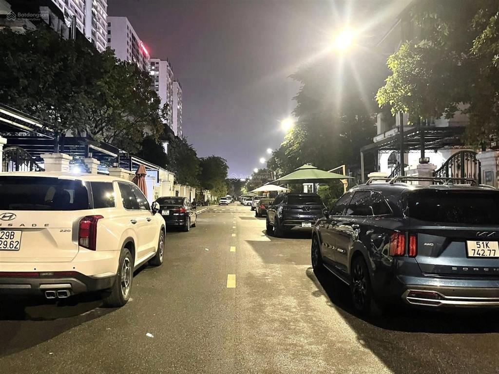 Siêu phẩm liền kề ngoại giao đoàn  120m  vị trí kim cương cạnh đại sứ quán & samsung