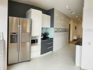 Bán căn hộ diamond flower tower, đông nam, 175m2, 15 tỷ vnd, nội thất đầy đủ,3pn, 2wc  0941 667 ***