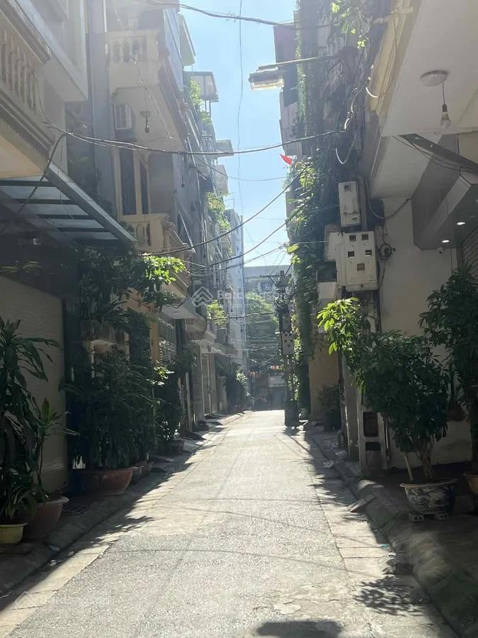 Bán nhà chính chủ phố 8/3,quận hai bà trưng. dt 70m2 x mt 5m. giá đầu tư chỉ 12.4tỷ