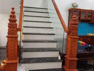 Chính chủ cần bán nhà 3 lầu xây dạng cổ điển (như hình) ở khu đô thị 5 sao 1