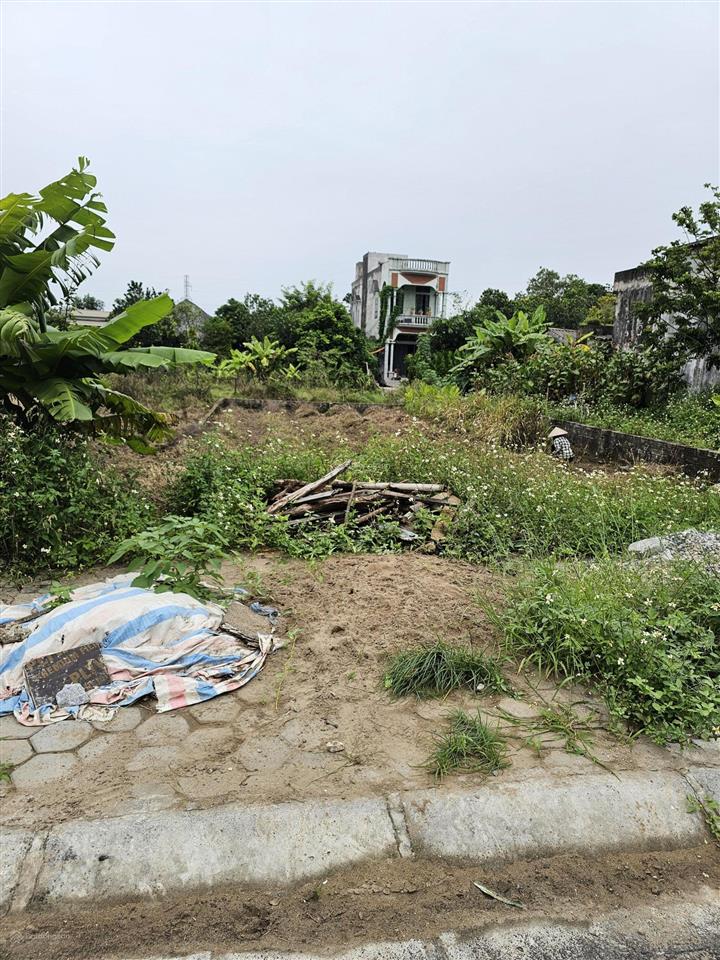 Bán lô đất view kênh mương xóm 4 liêm chung đường to hè thoáng rất gần bệnh viện việt đức bạch mai