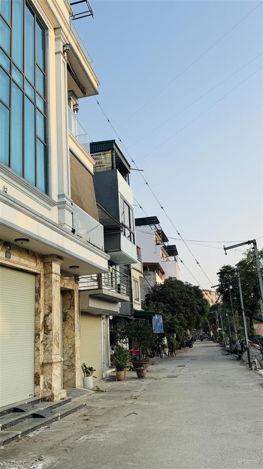 Hàng hiếm trung tâm mỗ lao dt 65m2 ,mt 5m .giá hơn 12tỷ sổ đỏ chính chủ , sẵn sàng giao dich