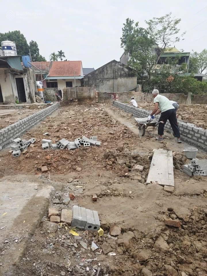 Hàng f0 mới toanh quế sơn  tân ước cách đường tỉnh 429 chỉ 300m. ngõ xe morning vào đất