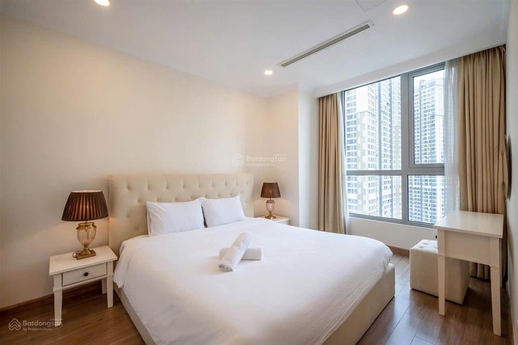 Bán căn hộ cc vinhomes central park, 13,2 tỷ, 90m2, giá siêu hời chỉ với 2pn + 2wc full nt đẹp