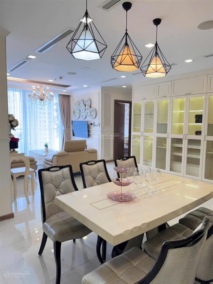 Bán căn hộ cc vinhomes central park, 13,2 tỷ, 90m2, giá siêu hời chỉ với 2pn + 2wc full nt đẹp