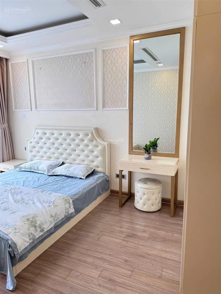 Bán căn hộ cc vinhomes central park, 13,2 tỷ, 90m2, giá siêu hời chỉ với 2pn + 2wc full nt đẹp