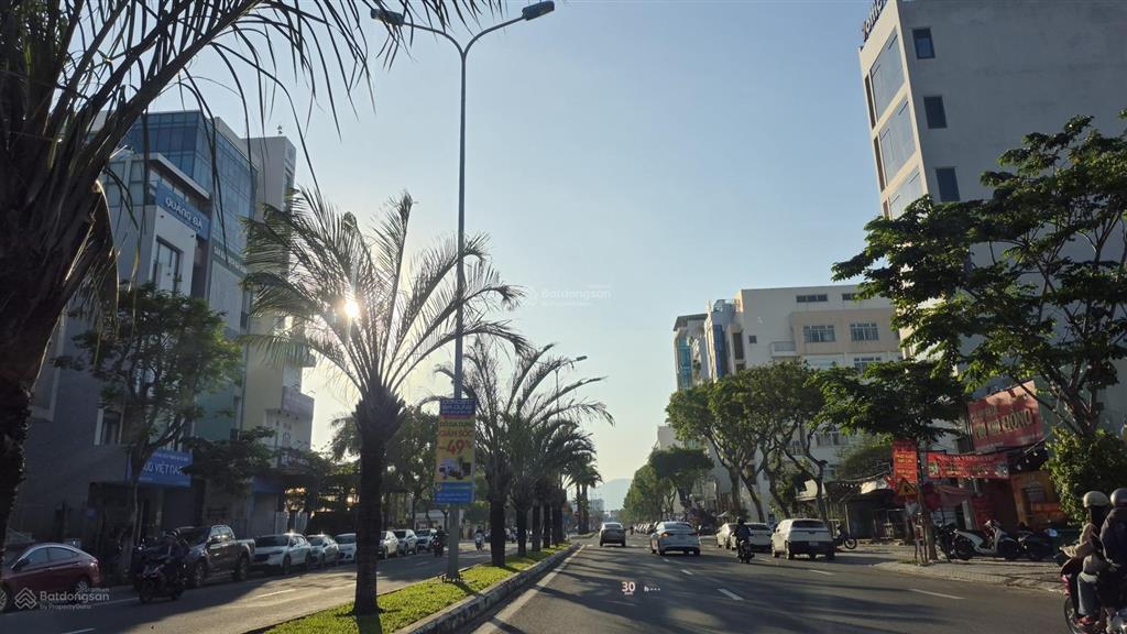 Xô viết nghệ tĩnh  tòa nhà 7 tầng kiên cố, vị trí trung tâm. ngay cạnh các trường đại học lớn.