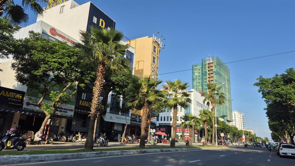 Xô viết nghệ tĩnh  tòa nhà 7 tầng kiên cố, vị trí trung tâm. ngay cạnh các trường đại học lớn.