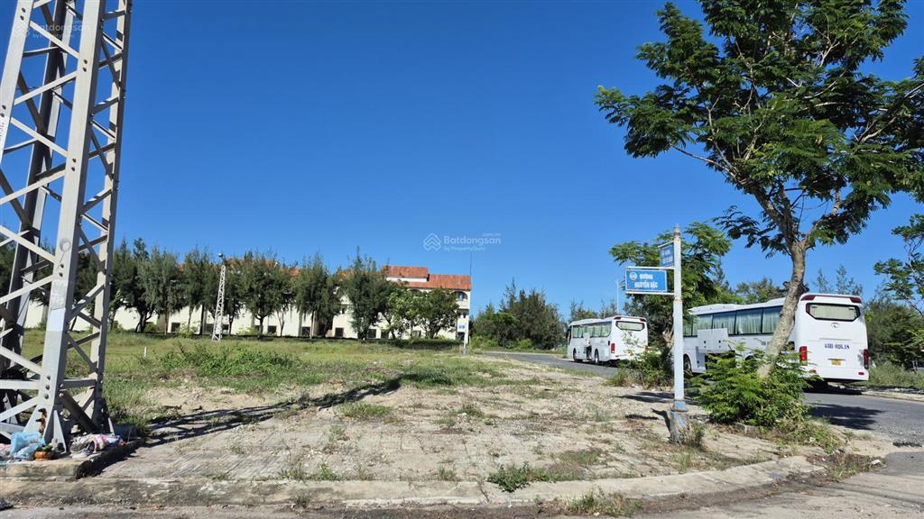 Bán nhanh. lô góc 425m² sát biển cửa đại, vị trí thông thoáng, kinh doanh du lịch.