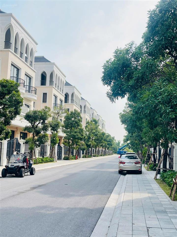 Bán liền kề cọ xanh 70m2 giá chỉ 9,5 tỷ, sẵn sổ, gần trường học vinshool tại vin 2