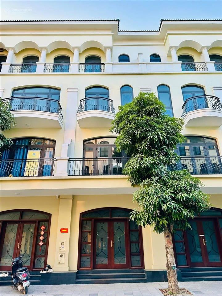 Cắt lỗ liền kề chà là 63m² giá 8,4 tỷ đông nam, sẵn sổ sang tên, ngay cổng ra vào phân khu chà là