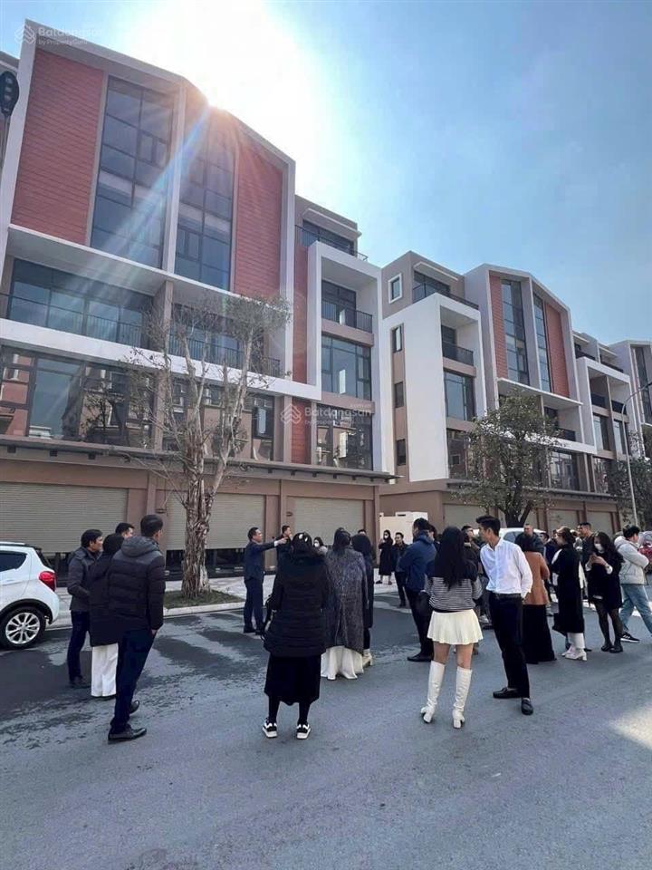 Bán gấp shophouse 2 mặt tiền trục thông ánh dương 100m2 giá 15,3 tỷ bao toàn bộ thuế phí