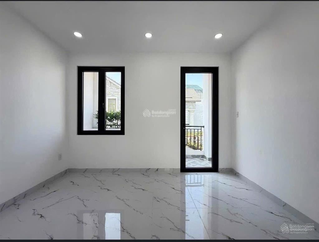 Bán nhà sổ riêng sẵn hợp đồng thuê 11tr/tháng đường thạnh lộc 8, q12, 47,9m2