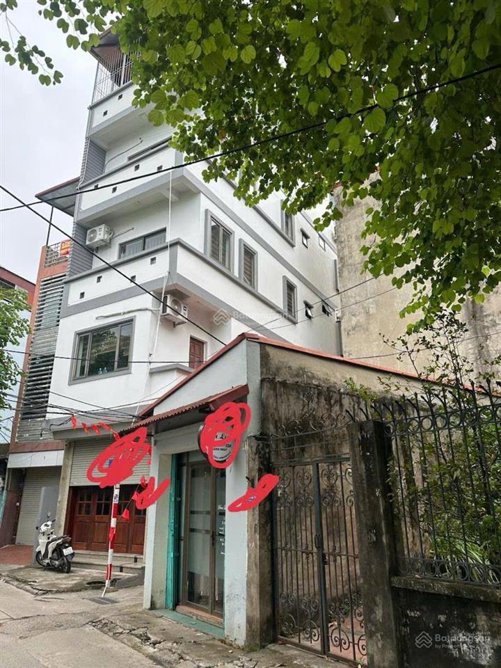 Ngọc thuỵ, long biên
diện tích 150m2, mặt tiền 6m
giá 33 tỷ